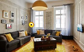 King Street Design Apartment For 12